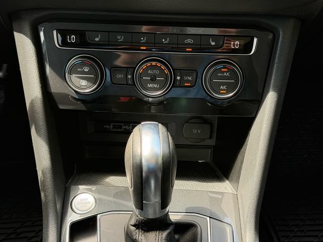 Used 2019 Volkswagen Tiguan SE w/ Panoramic Sunroof Package FWD image 19