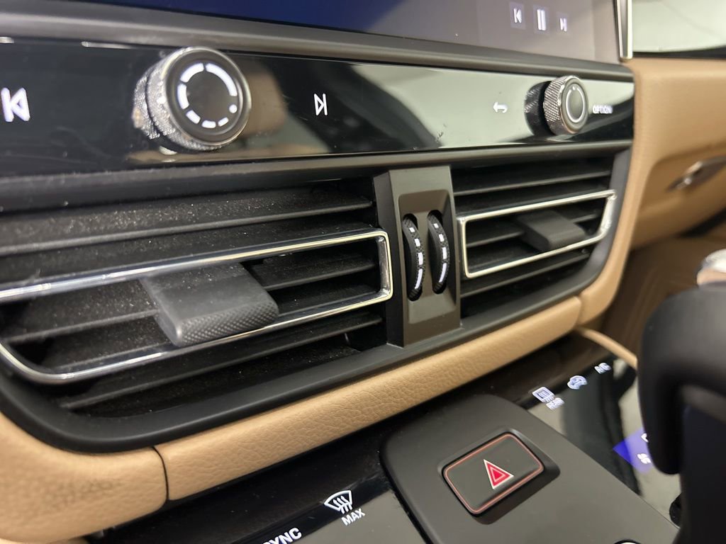 Certified 2022 Porsche Macan image 23