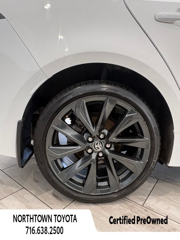 Used 2025 Toyota Corolla SE w/ SE Premium Package FWD image 9