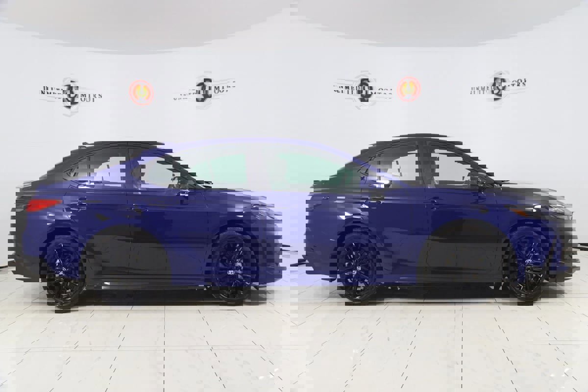 Used 2025 Toyota Camry SE image 2