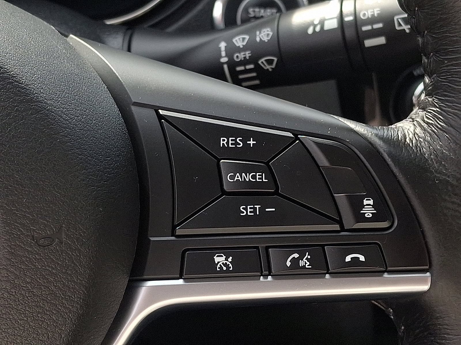 Used 2018 Nissan Rogue Sport SL w/ SL Premium Package image 24