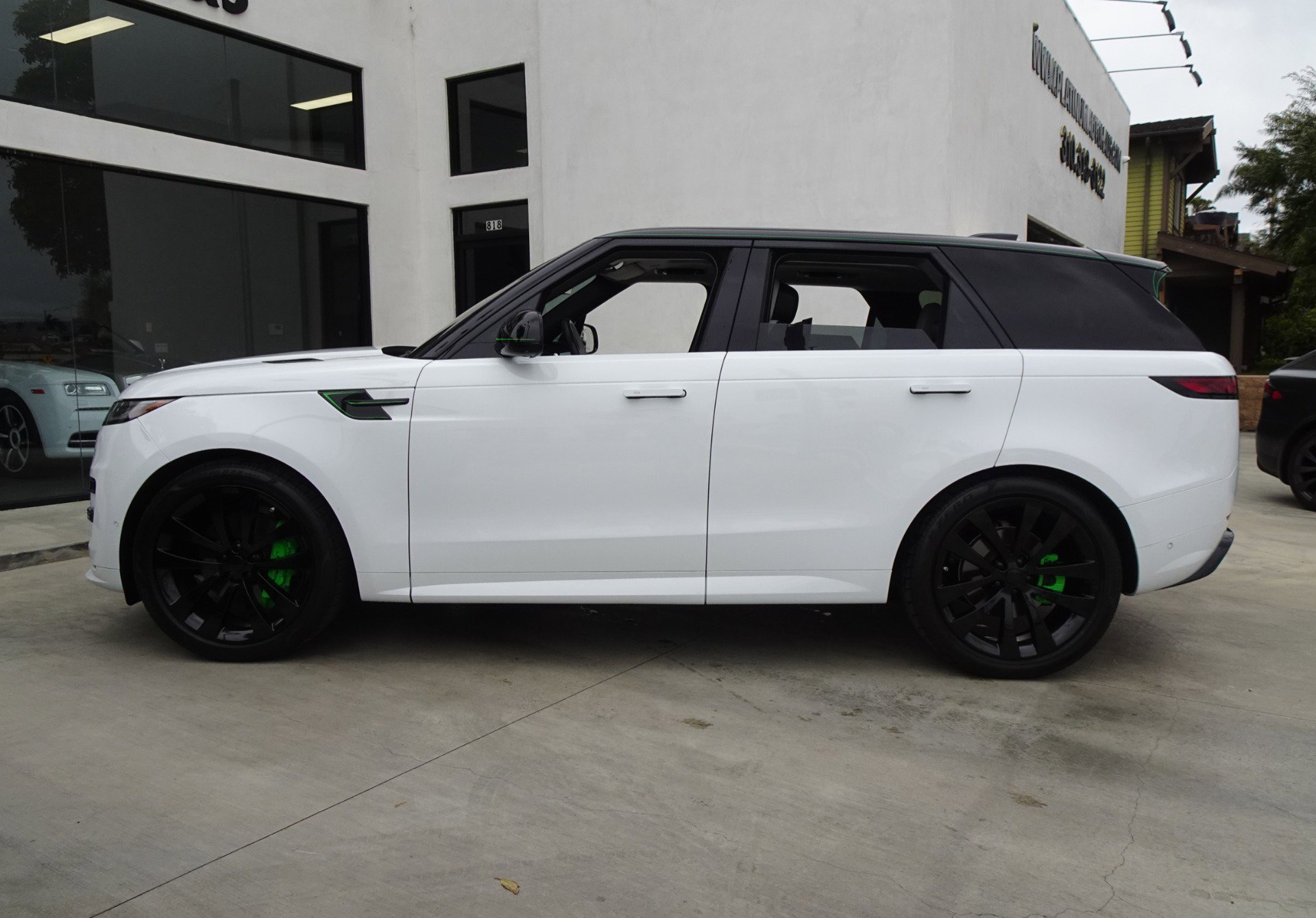 Used 2023 Land Rover Range Rover Sport SE Dynamic AWD/4WD image 3