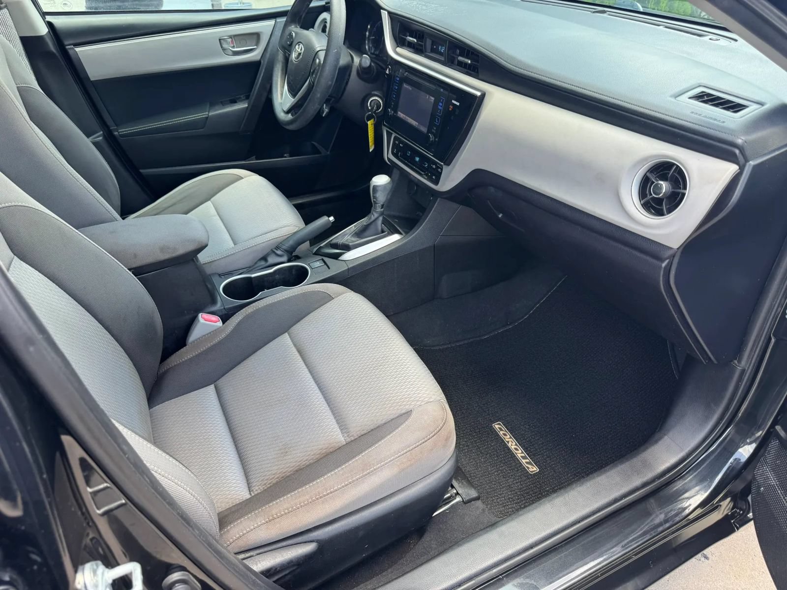 Used 2017 Toyota Corolla LE FWD image 25