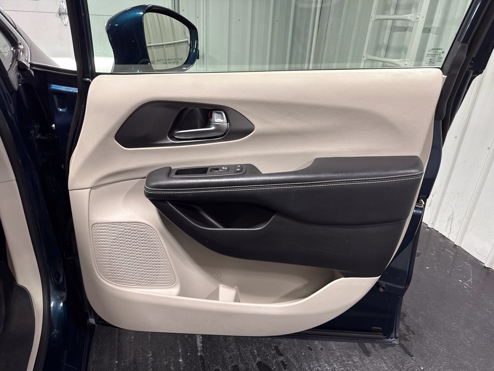 Used 2022 Chrysler Pacifica Touring-L AWD/4WD image 13
