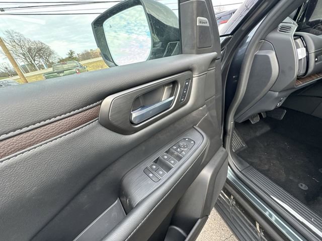 New 2026 Nissan Armada SL w/ Captain's Chari Seat Package image 13