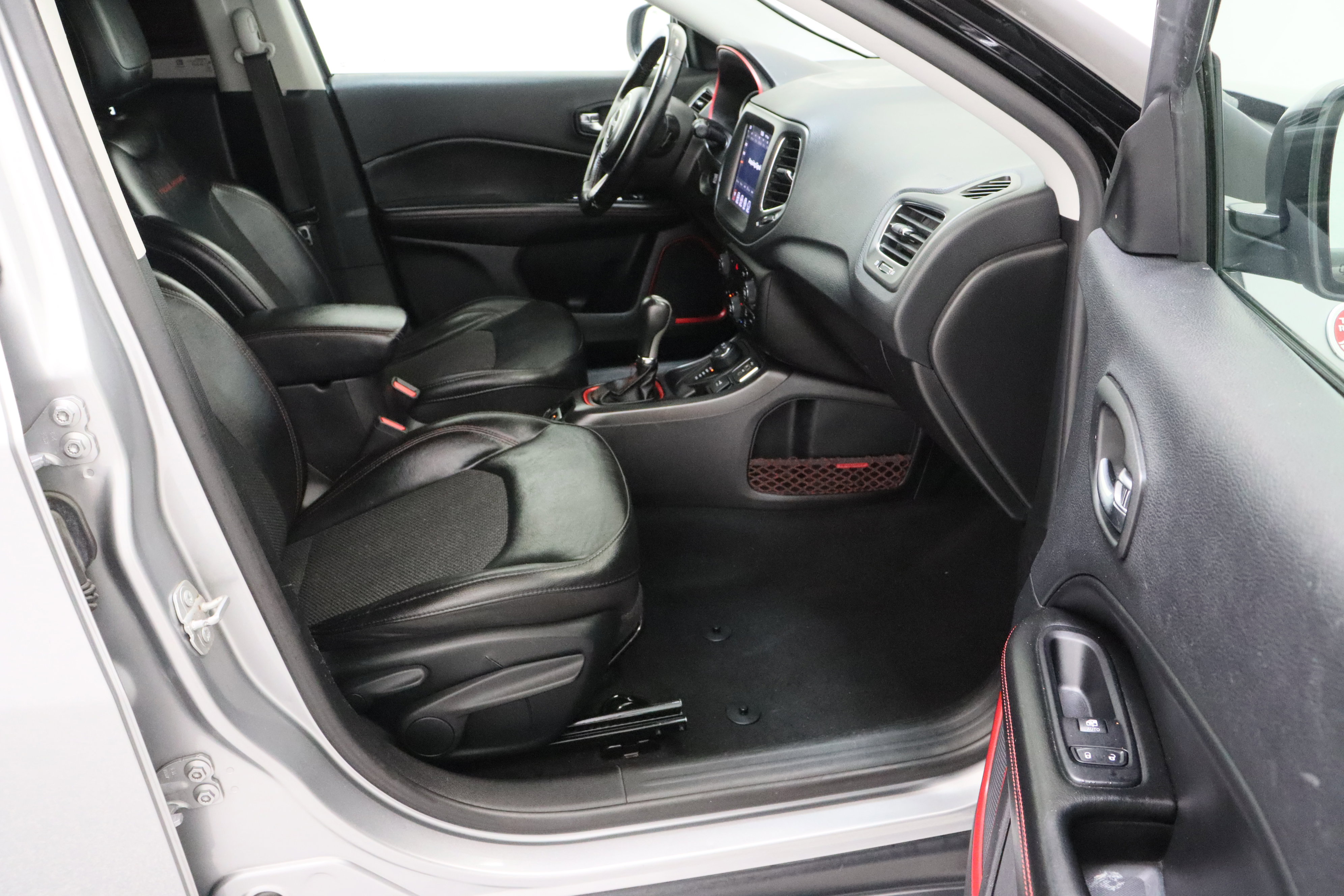 Used 2020 Jeep Compass Trailhawk AWD/4WD image 36