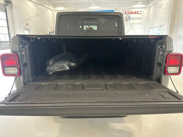 Used 2022 Jeep Gladiator Mojave w/ Cold Weather Group AWD/4WD image 32