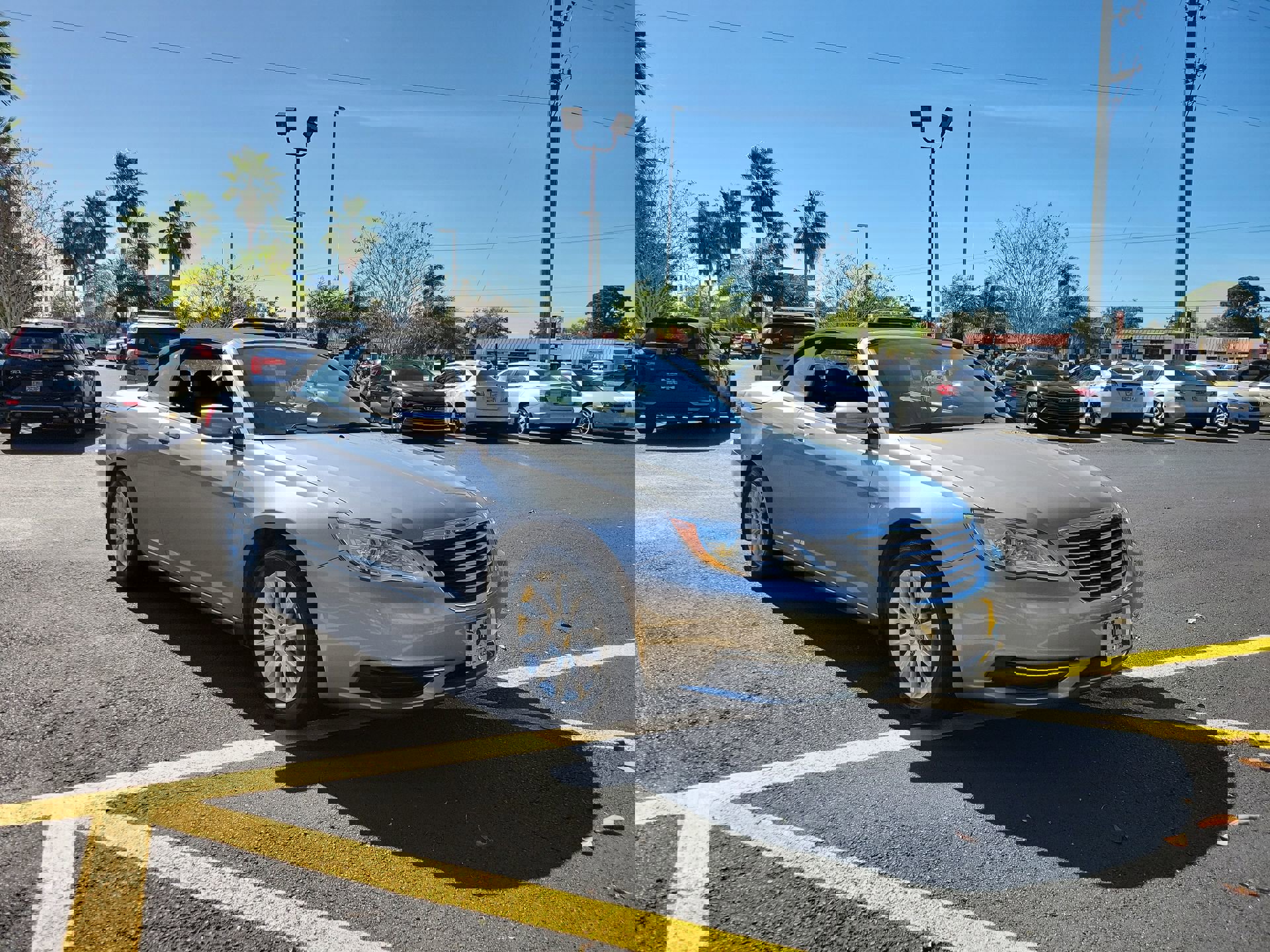 Used 2014 Chrysler 200 Touring image 2