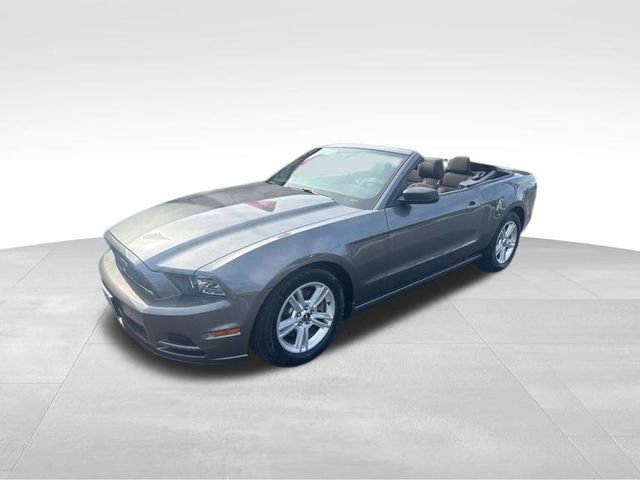 Used 2014 Ford Mustang Convertible RWD image 7