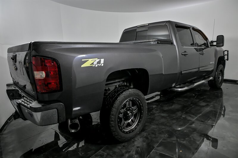Used 2011 Chevrolet Silverado 3500 LTZ w/ LTZ Plus Package AWD/4WD image 9
