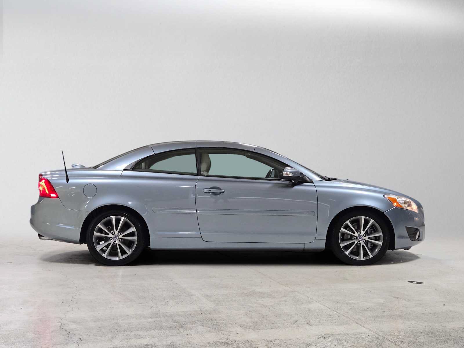 Used 2012 Volvo C70 T5 FWD image 2
