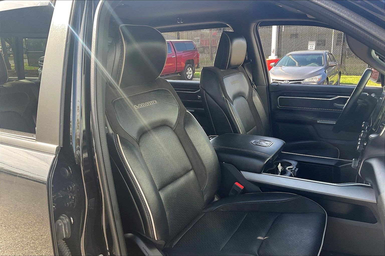 Used 2022 RAM 1500 Laramie AWD/4WD image 9