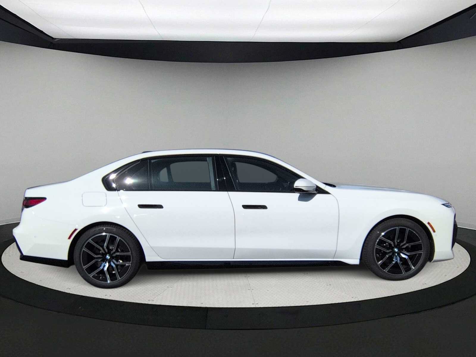 New 2026 BMW 740i xDrive AWD/4WD image 9