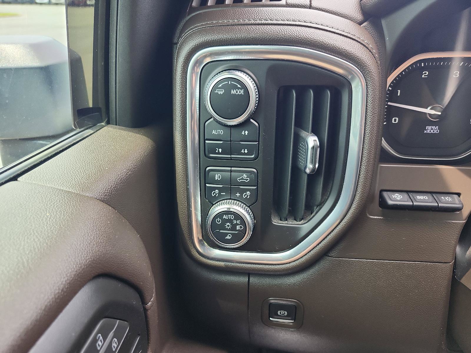 Used 2022 GMC Sierra 3500 Denali w/ Denali Ultimate Package AWD/4WD image 24
