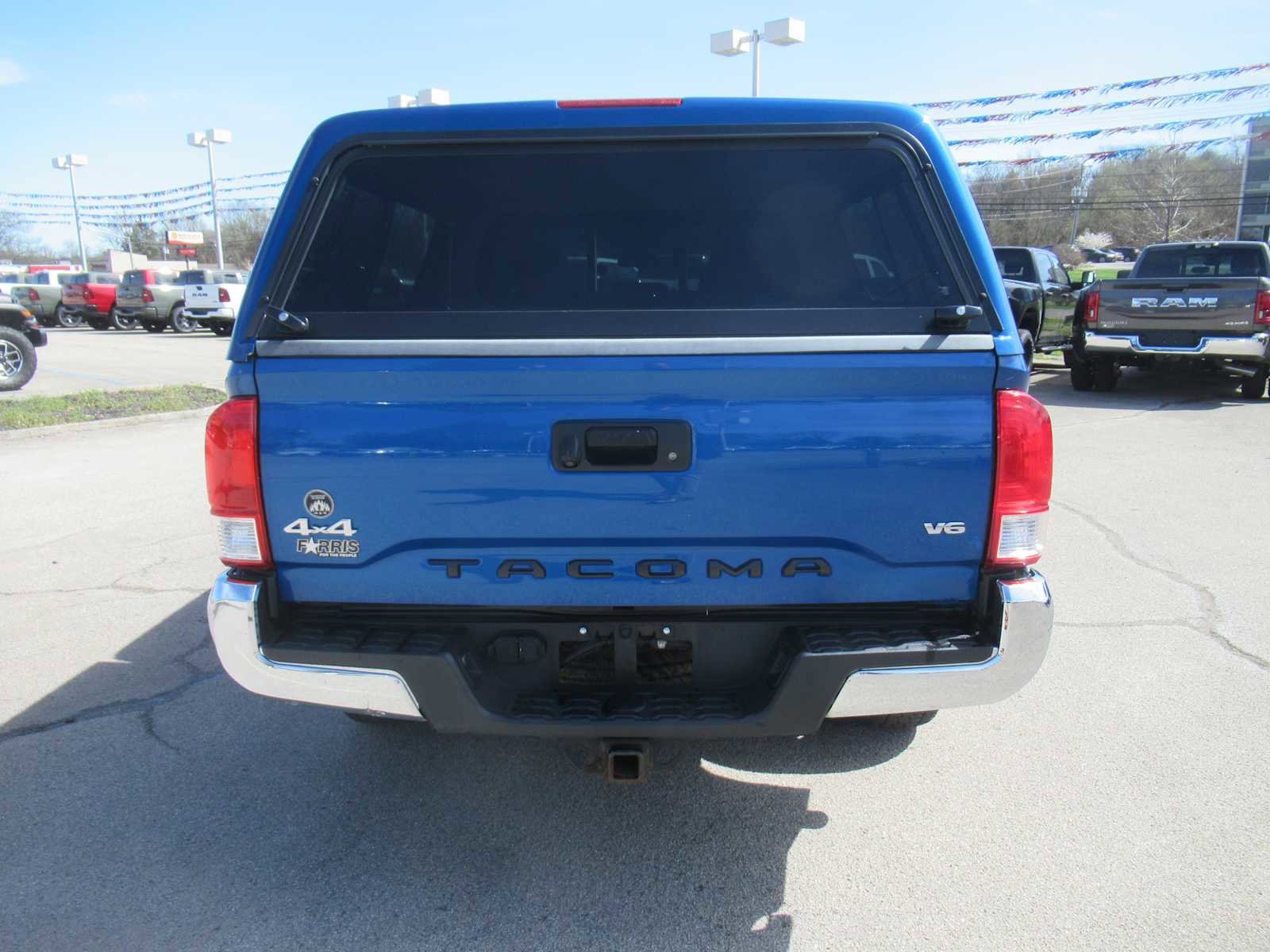 Used 2016 Toyota Tacoma SR5 w/ Towing Package image 4