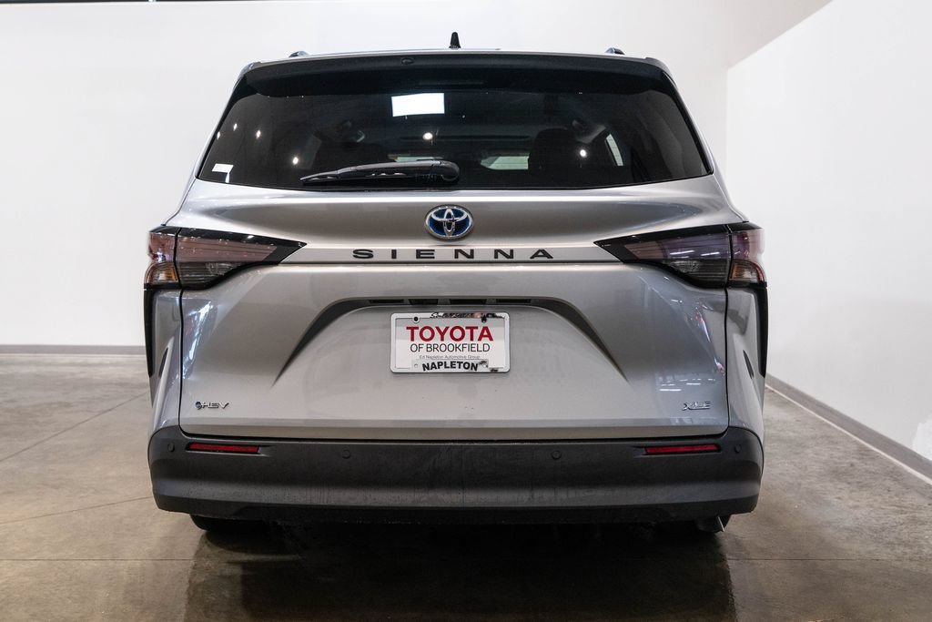 Certified 2025 Toyota Sienna XLE w/ XLE Plus Package FWD image 8