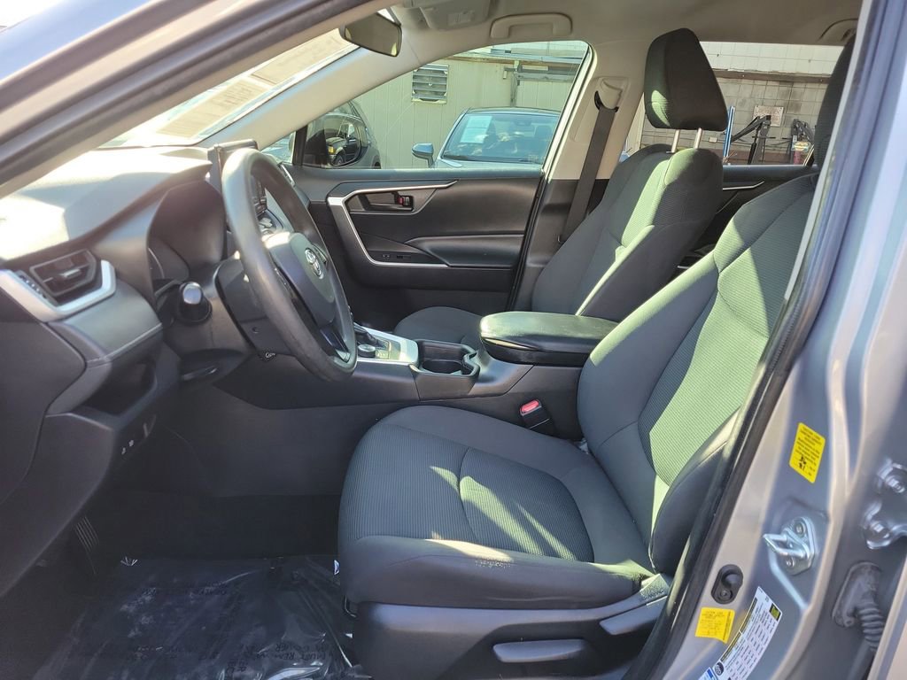 Used 2021 Toyota RAV4 LE image 16