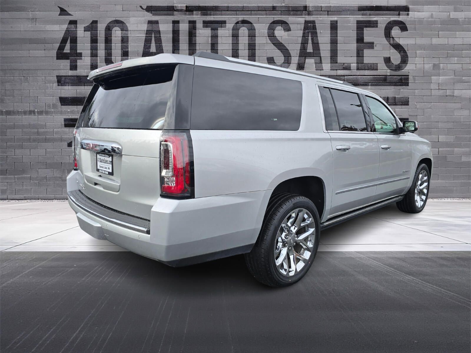 Used 2020 GMC Yukon XL Denali w/ Denali Premium Package image 3