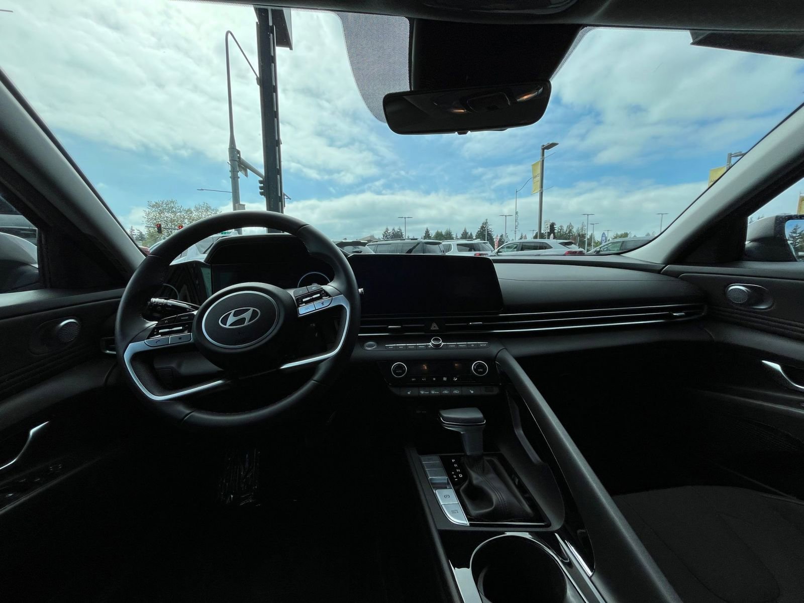 Used 2025 Hyundai Elantra SEL FWD image 36