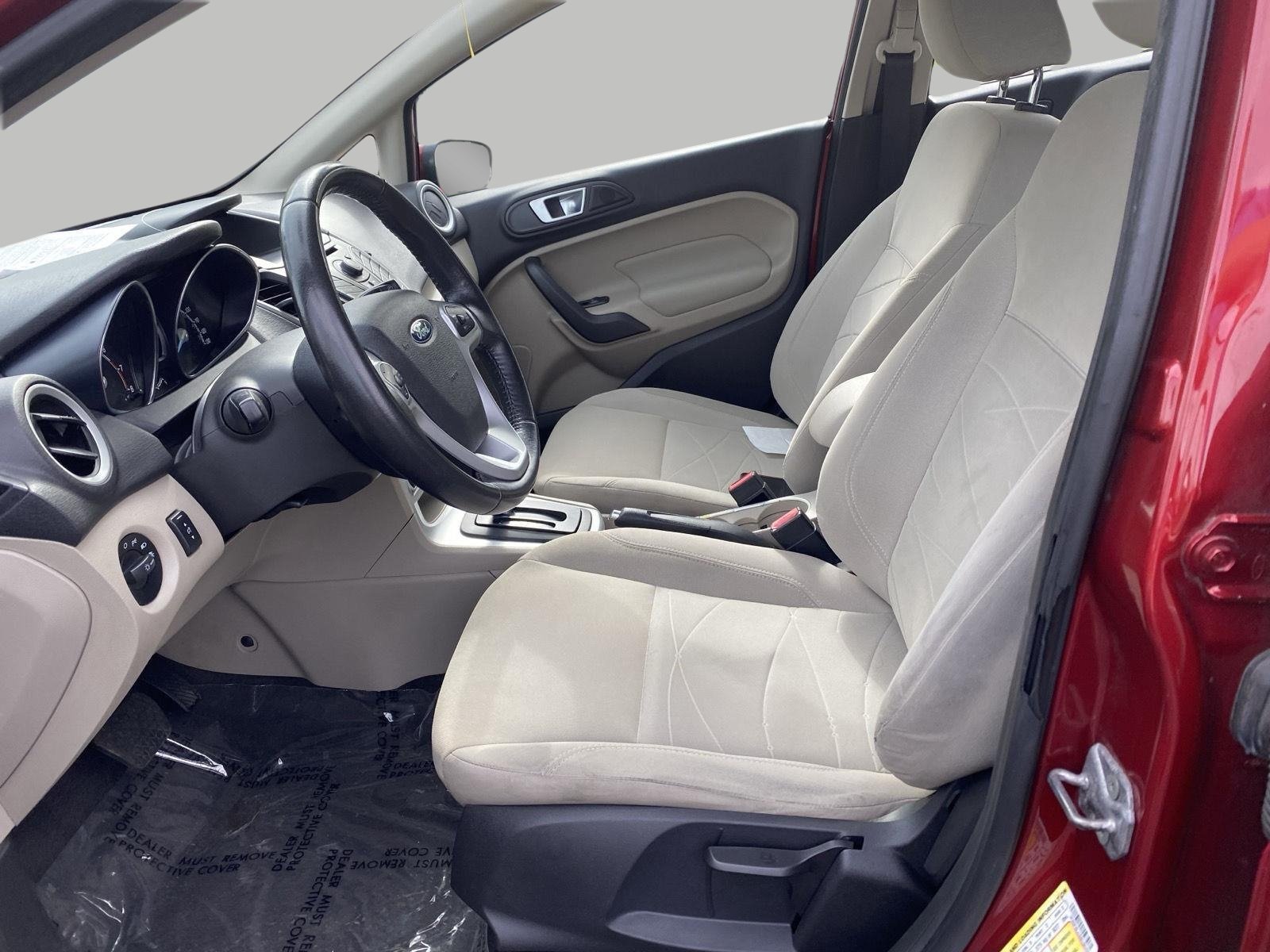 Used 2014 Ford Fiesta SE FWD image 3