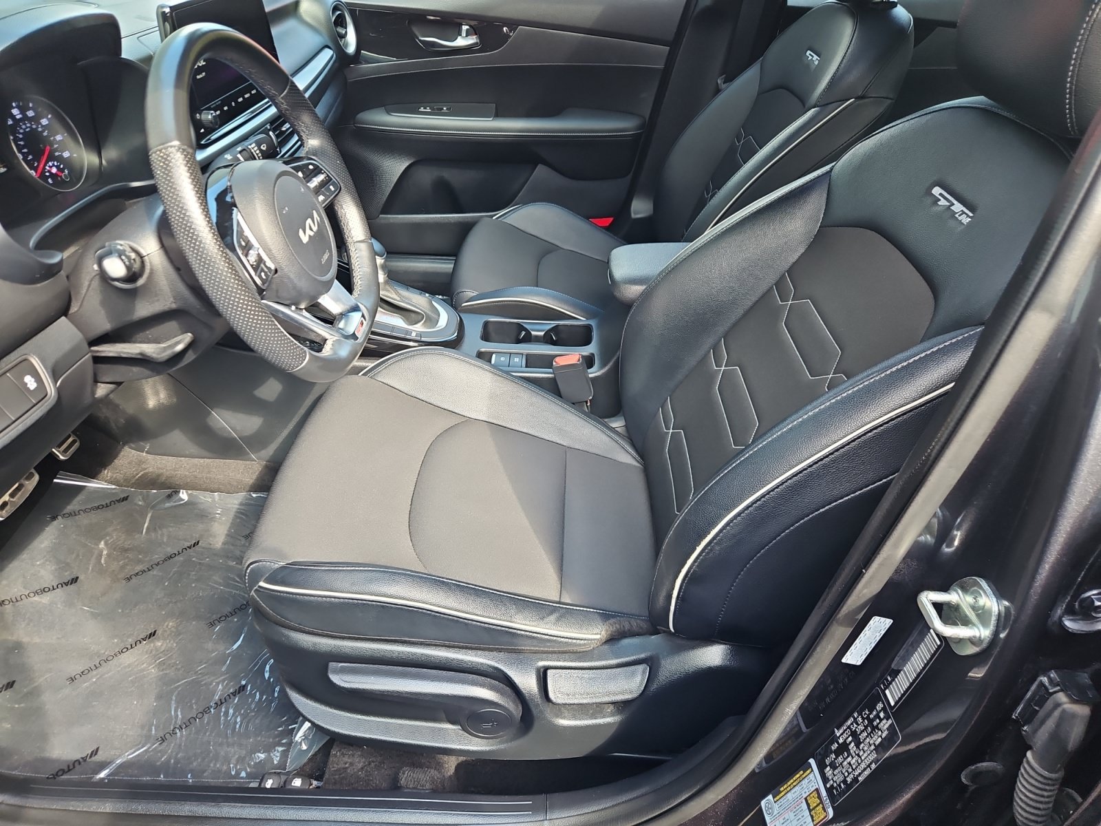 Used 2024 Kia Forte GT-Line w/ GT-Line Premium Package FWD image 9