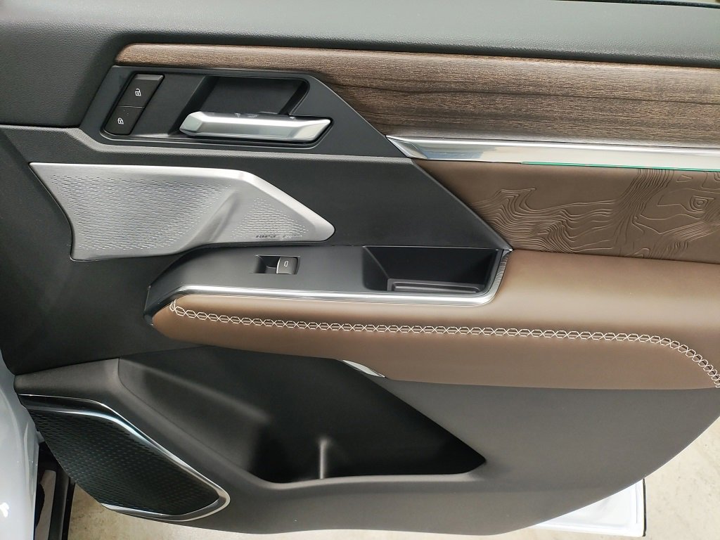 New 2026 GMC Acadia Denali Ultimate w/ LPO, Floor Liner Package image 9