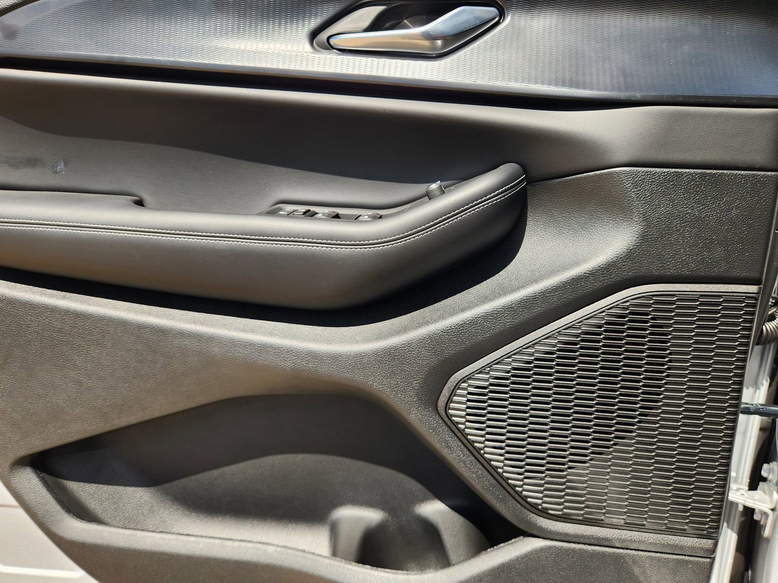 New 2025 Jeep Grand Cherokee Altitude image 14