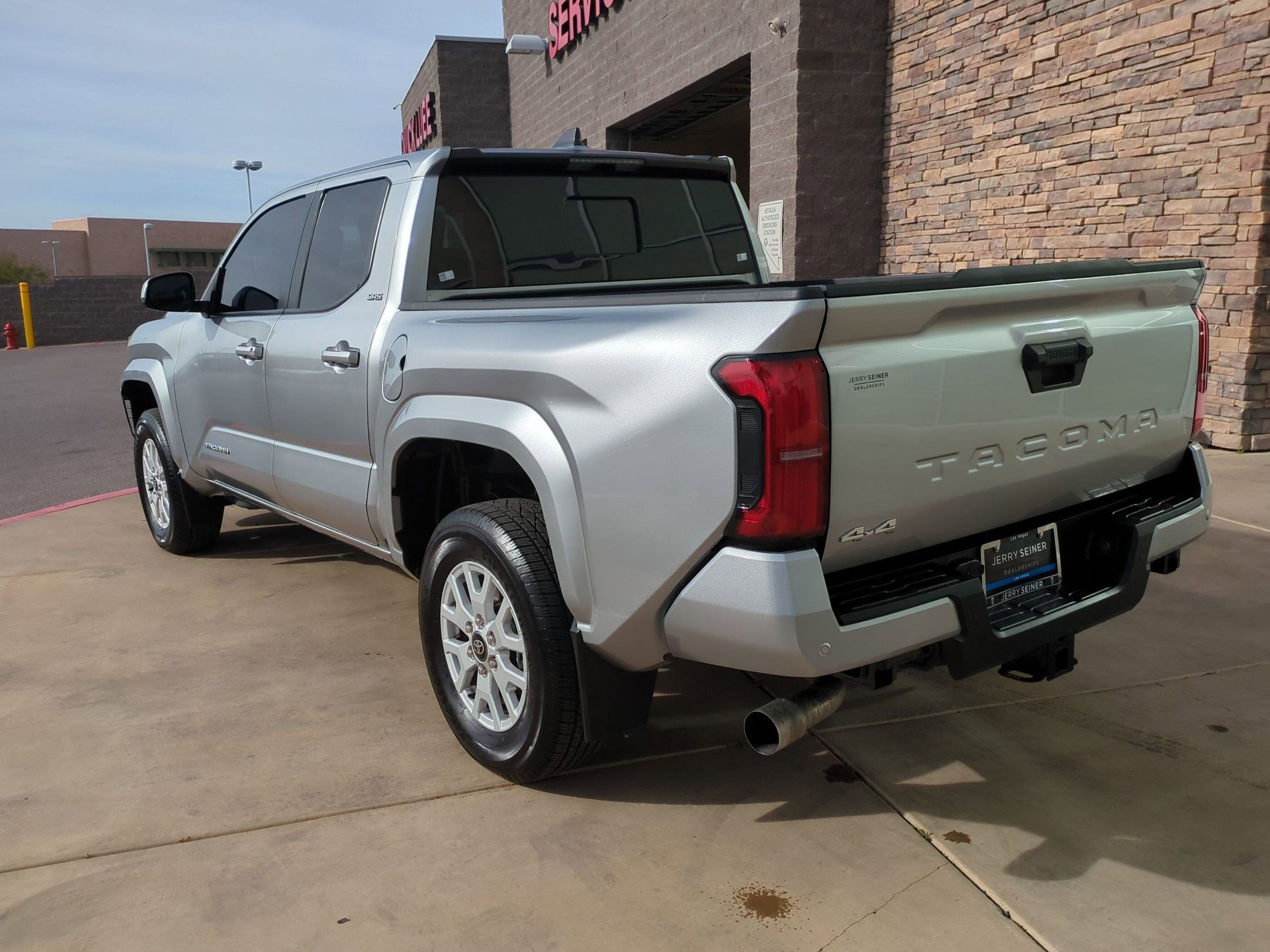 Used 2024 Toyota Tacoma SR5 image 3