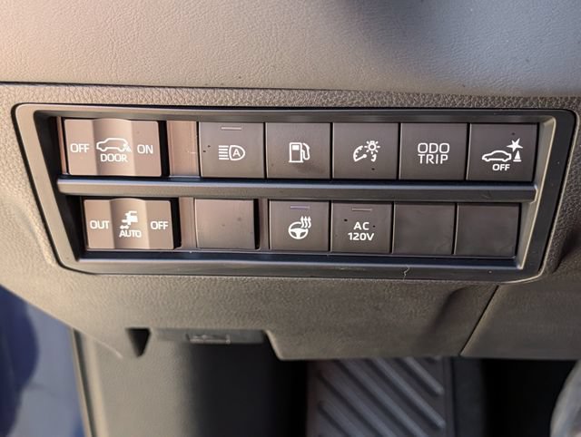 Used 2023 Toyota Sequoia Platinum AWD/4WD image 21