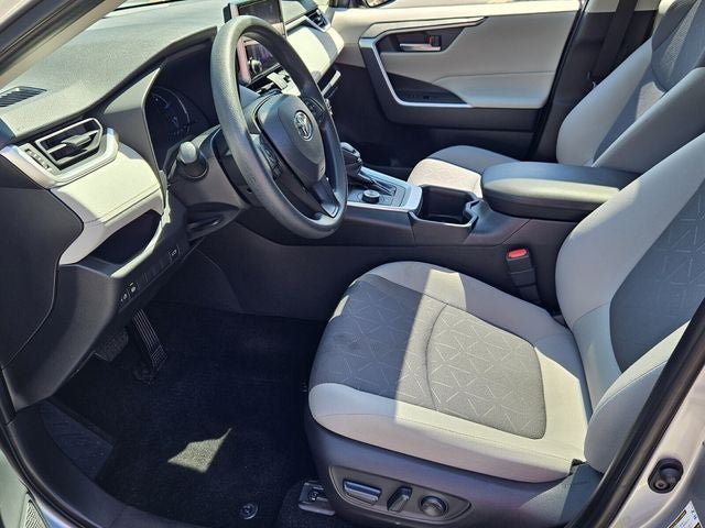 Used 2025 Toyota RAV4 XLE AWD/4WD image 17