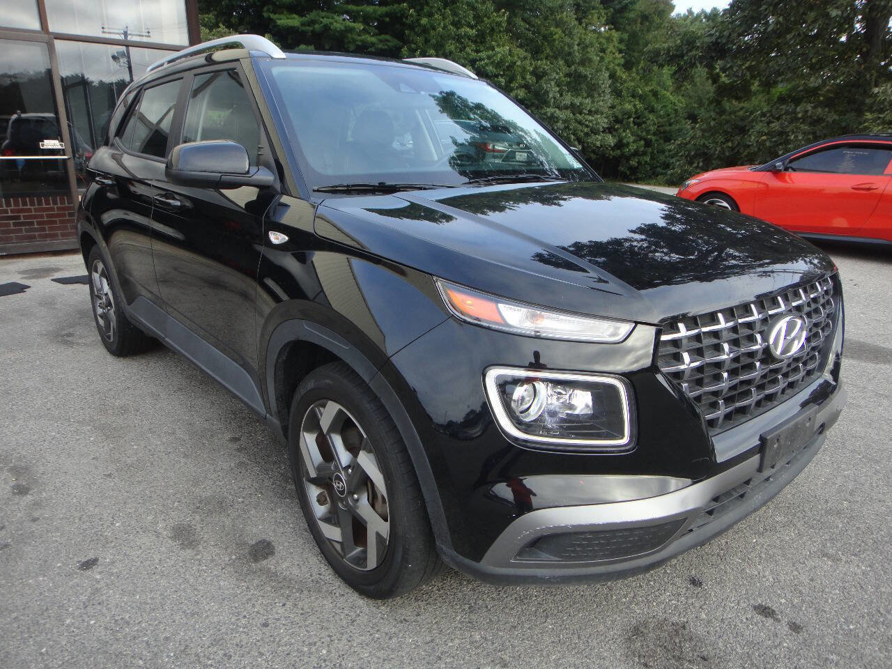 Used 2021 Hyundai Venue SEL w/ Premium Package image 3