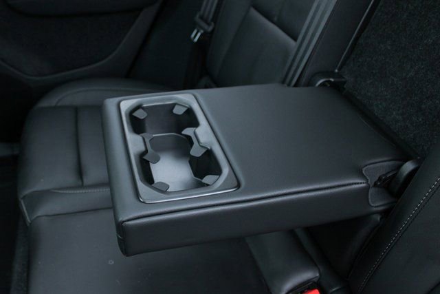 Used 2025 Volvo XC40 B5 Plus AWD/4WD image 35