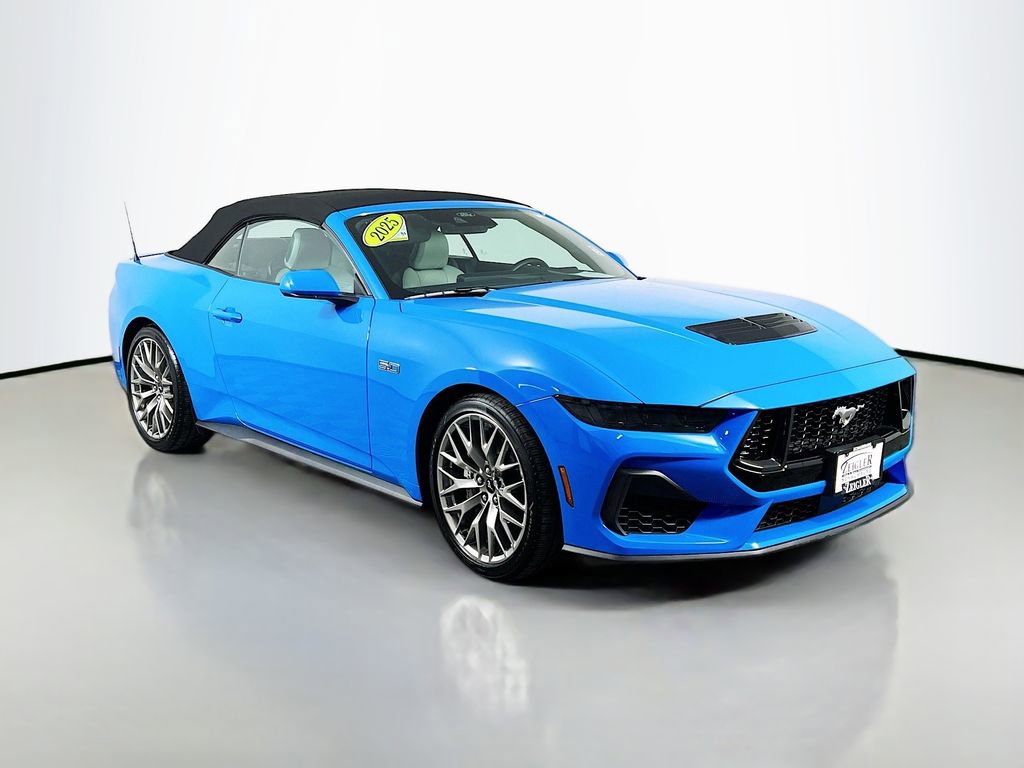 Used 2025 Ford Mustang GT Premium RWD image 3