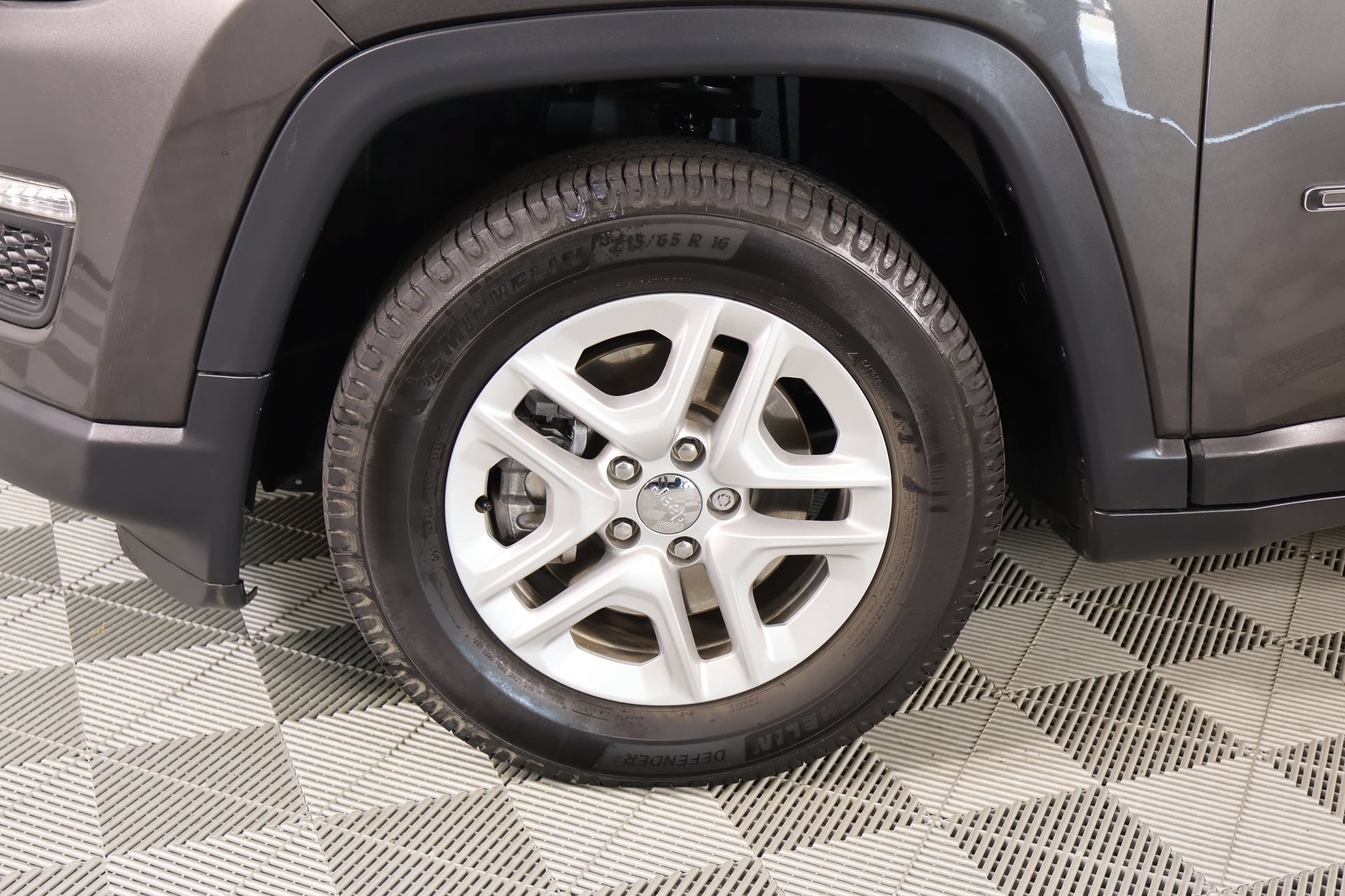 Used 2018 Jeep Compass Sport w/ Cold Weather Group FWD image 17