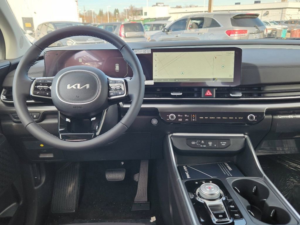 Certified 2025 Kia Carnival SX image 16