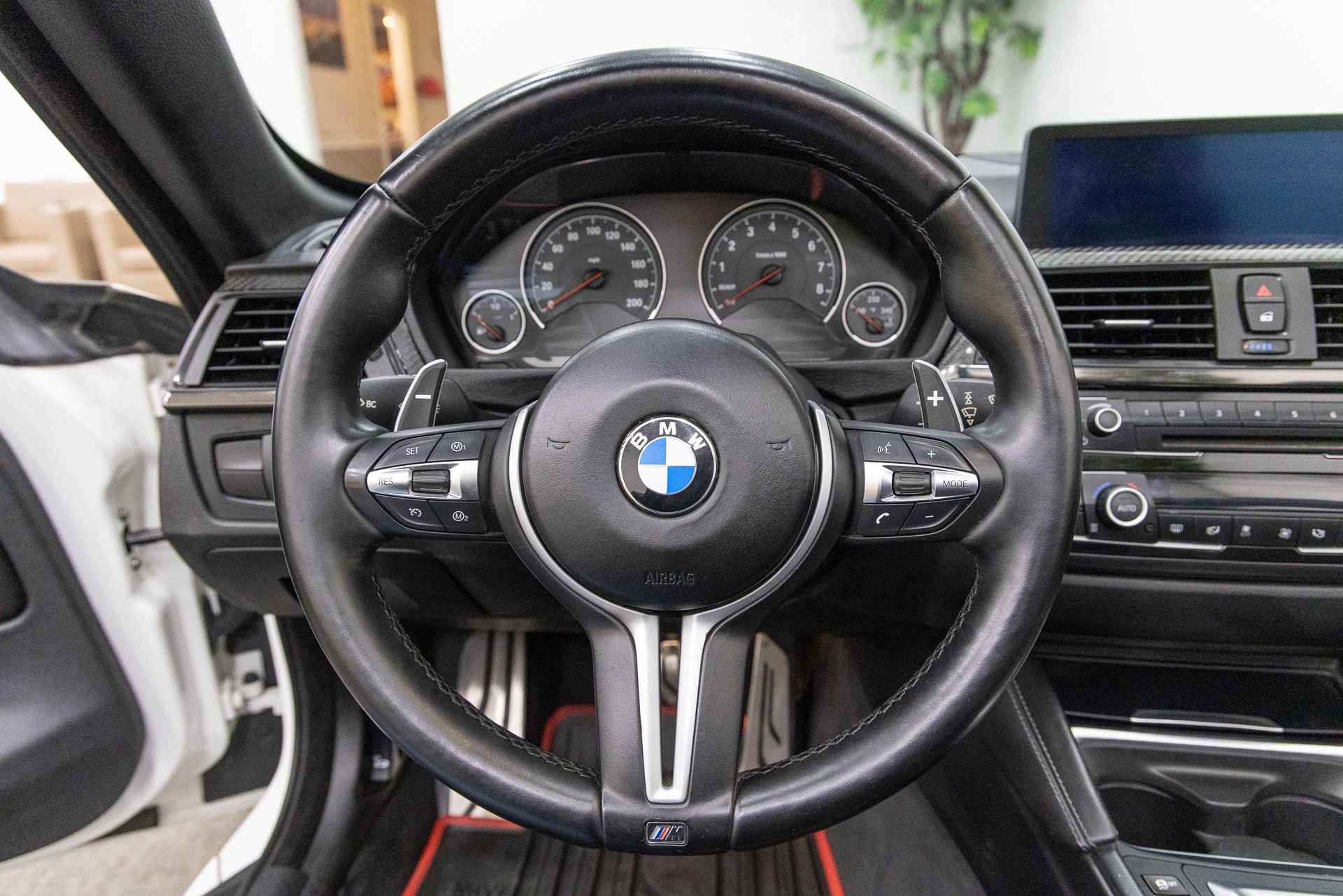 Used 2015 BMW M4 Convertible image 16