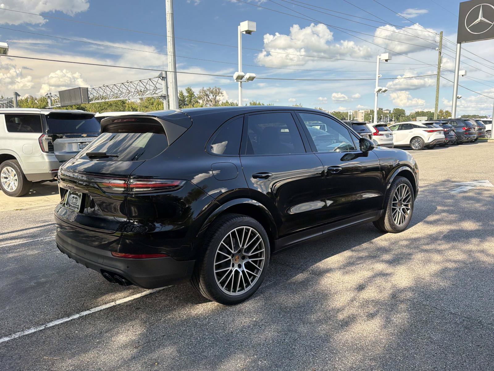 Used 2023 Porsche Cayenne Platinum Edition AWD/4WD image 3