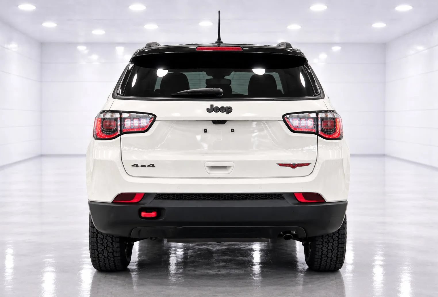 Used 2025 Jeep Compass Trailhawk AWD/4WD image 4