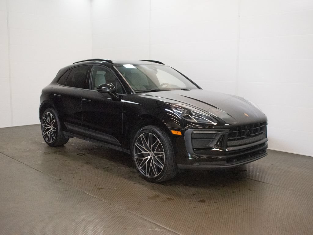 Certified 2026 Porsche Macan AWD/4WD image 8