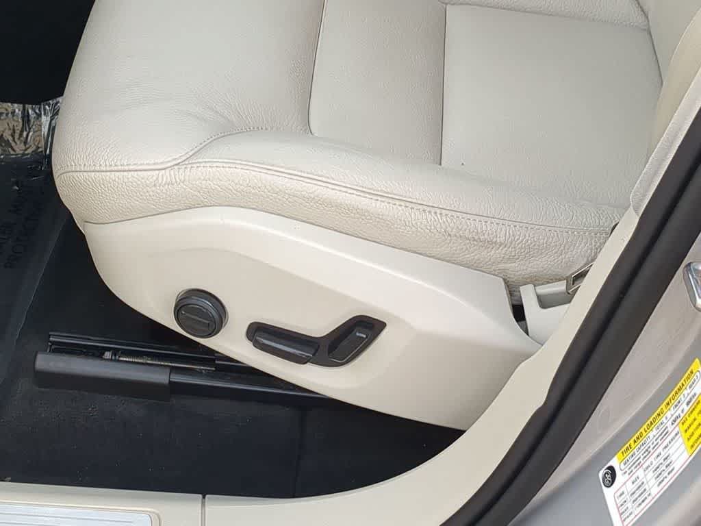 Certified 2023 Volvo XC60 B5 Plus w/ Climate Package AWD/4WD image 16