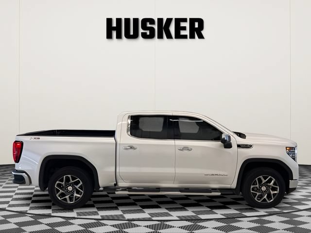 Used 2022 GMC Sierra 1500 SLT AWD/4WD image 2