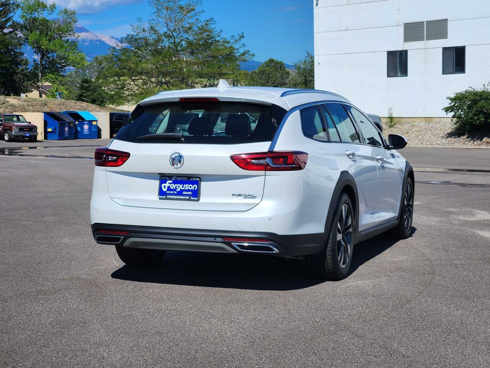 Used 2019 Buick Regal Essence w/ Driver Confidence Package I AWD/4WD image 3