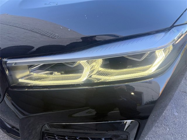 Used 2022 BMW 740i w/ M Sport Package image 33