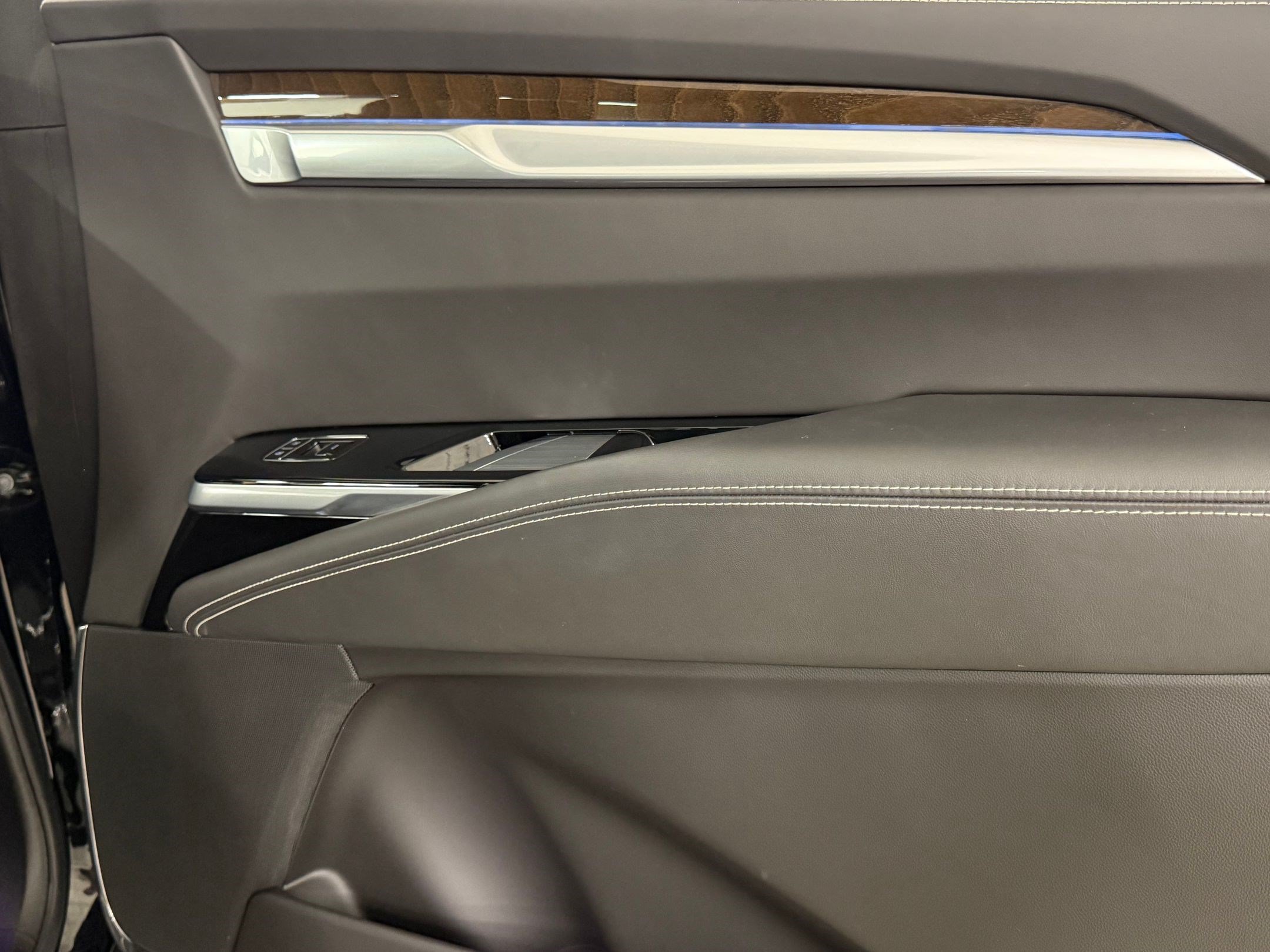Certified 2025 Cadillac Escalade Sport Platinum w/ LPO, ONYX Package AWD/4WD image 57