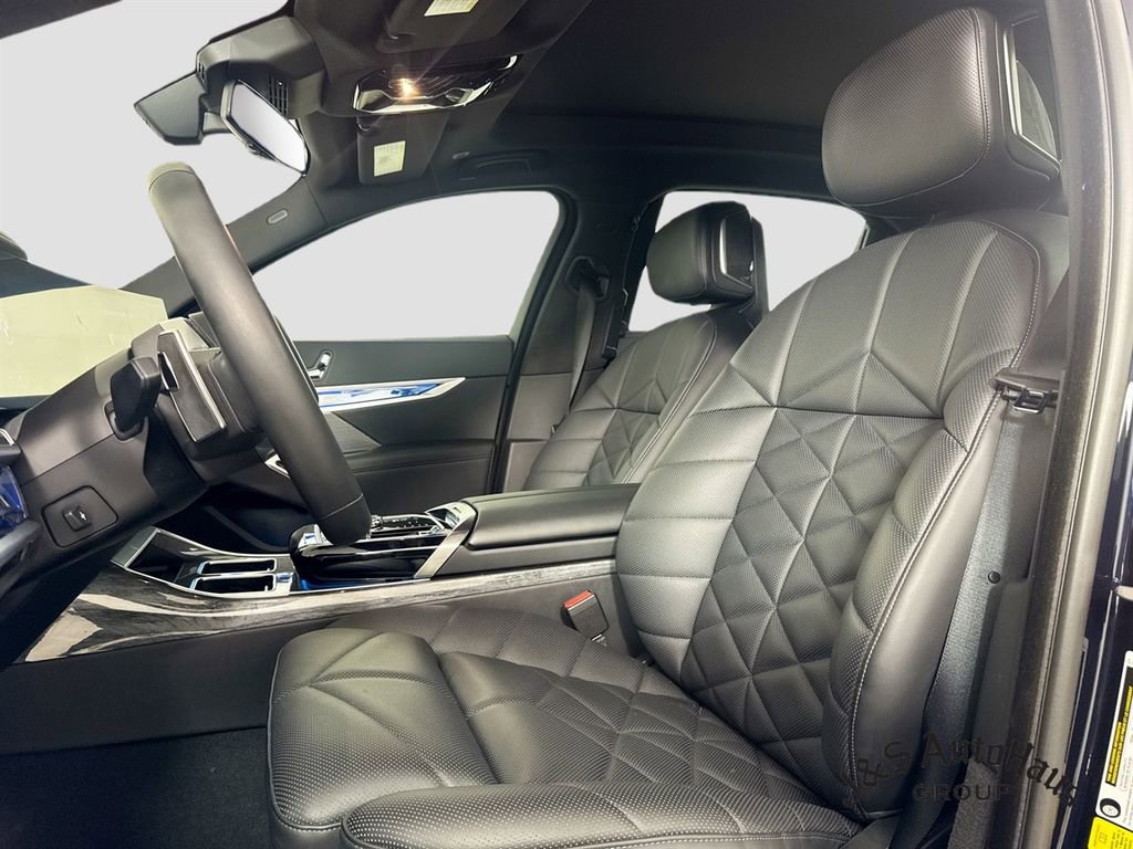 Used 2023 BMW 740i RWD image 11