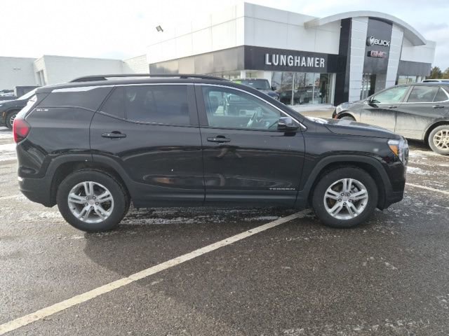 Used 2023 GMC Terrain SLE w/ Driver Convenience Package image 4
