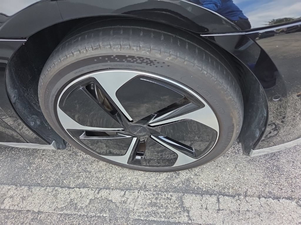 Used 2024 Lucid Air Touring AWD/4WD image 3