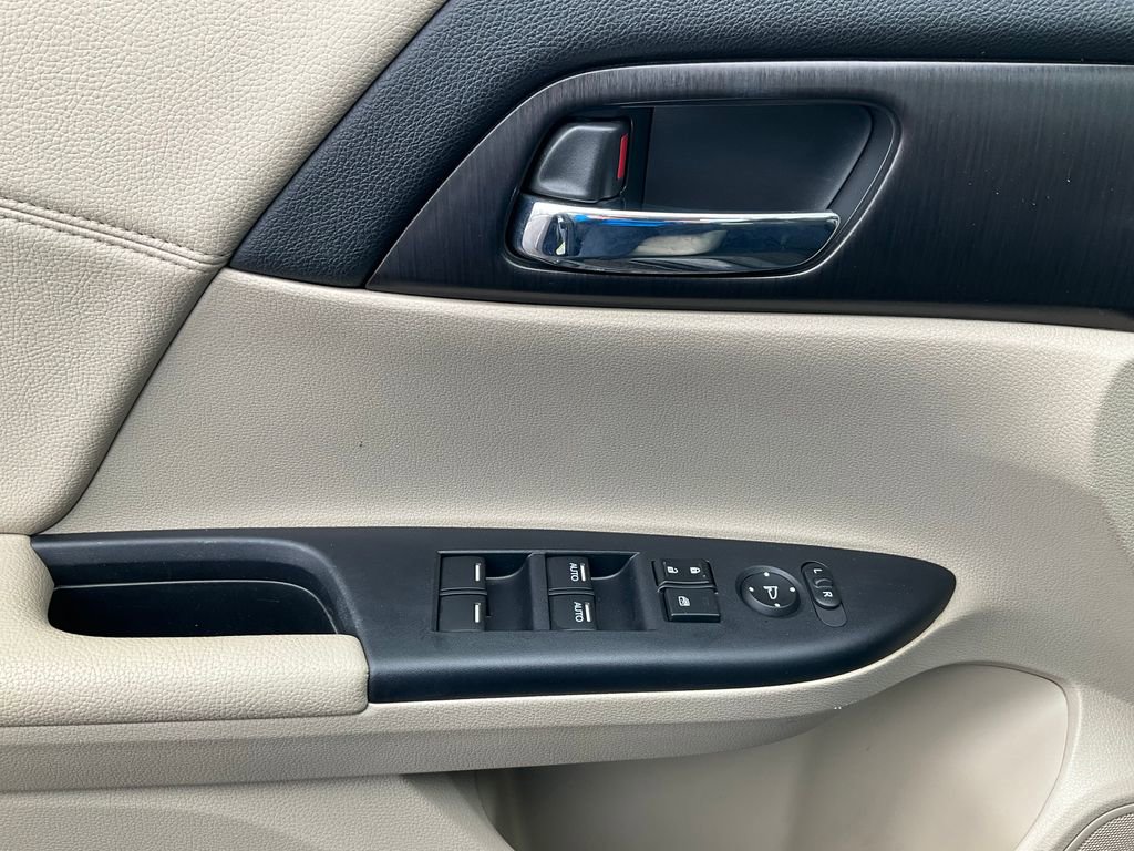 Used 2015 Honda Accord EX image 16