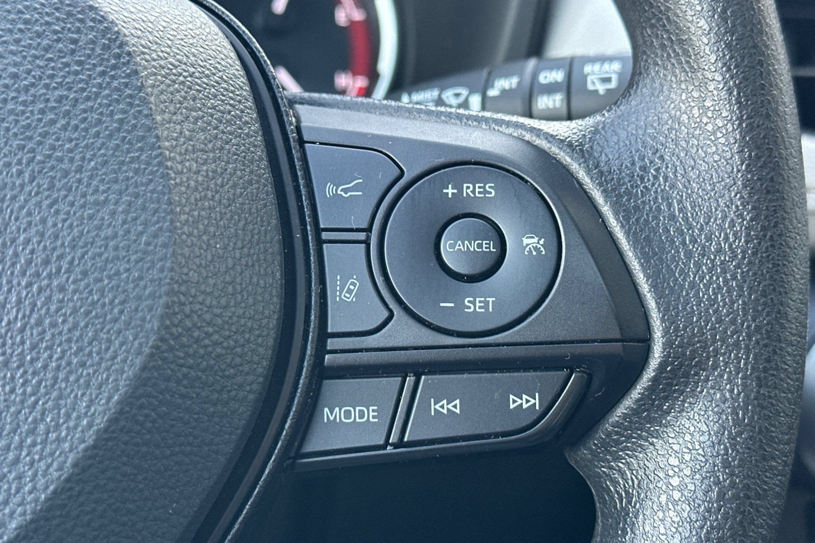 Used 2025 Toyota RAV4 XLE w/ Convenience Package FWD image 32