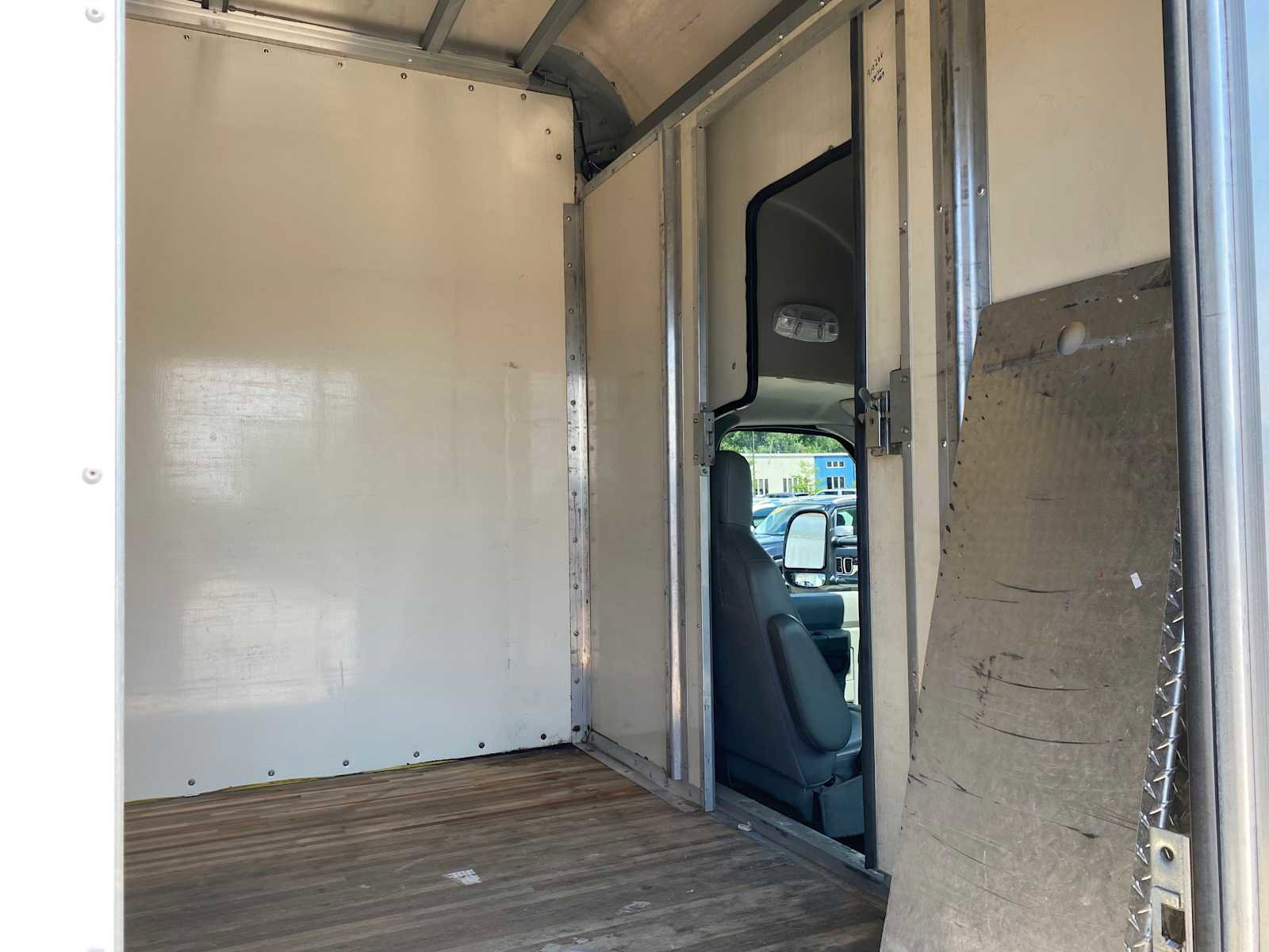 Used 2017 Ford E-450 and Econoline 450 Super Duty RWD image 20